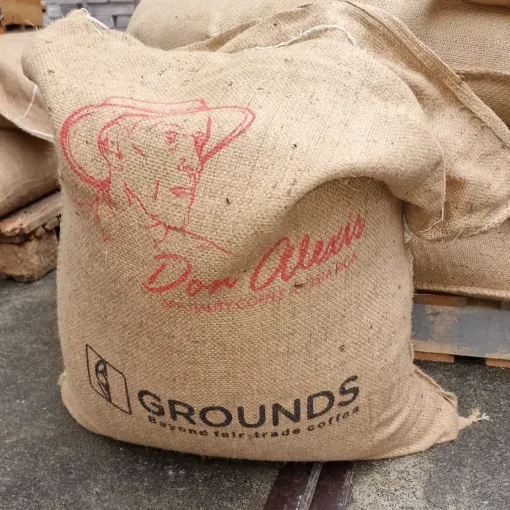 Jutezak met het logo van Don Alexis Coffee en importeur Grounds